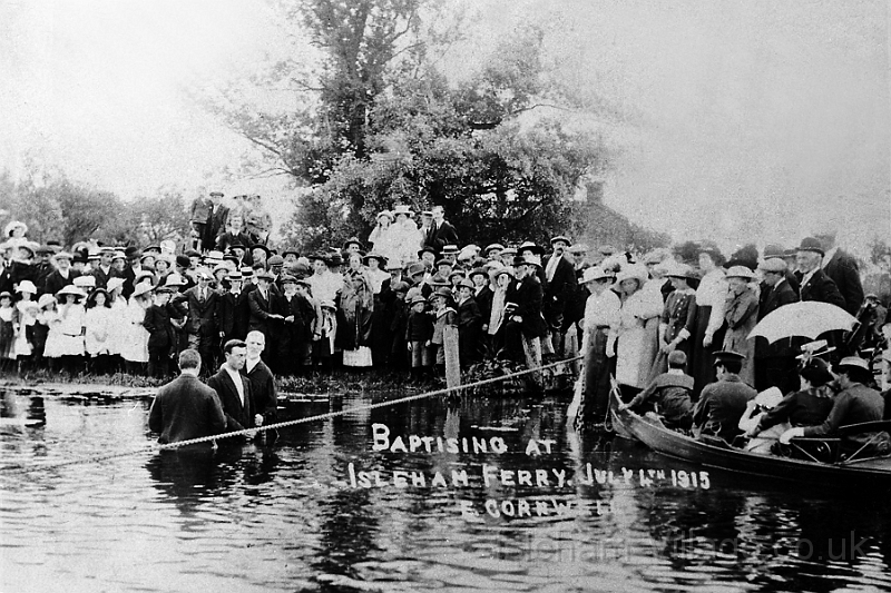 Islm-Ferry-1915-July4th-22 copy.jpg - Baptism at Isleham Ferry July 4th 1915
